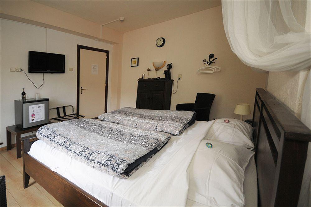 Pension Auberge De Dael Valkenburg aan de Geul Esterno foto